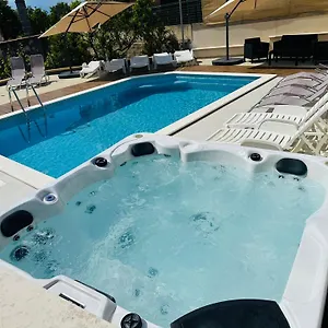 https://apartment-dida-5.primorje-gorskikotar.com